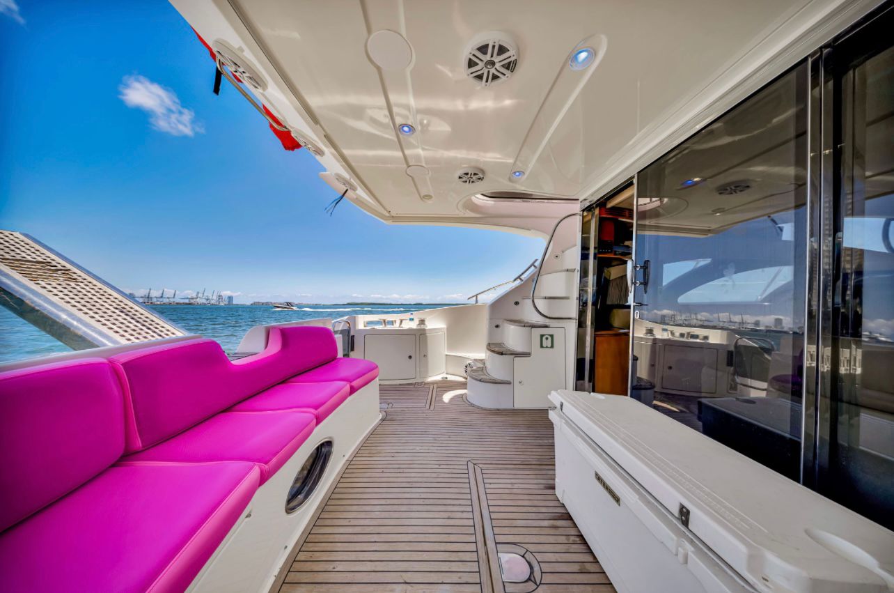 60ft Azimut Pink