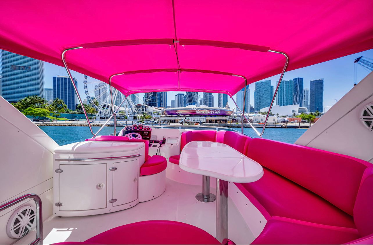 60ft Azimut Pink