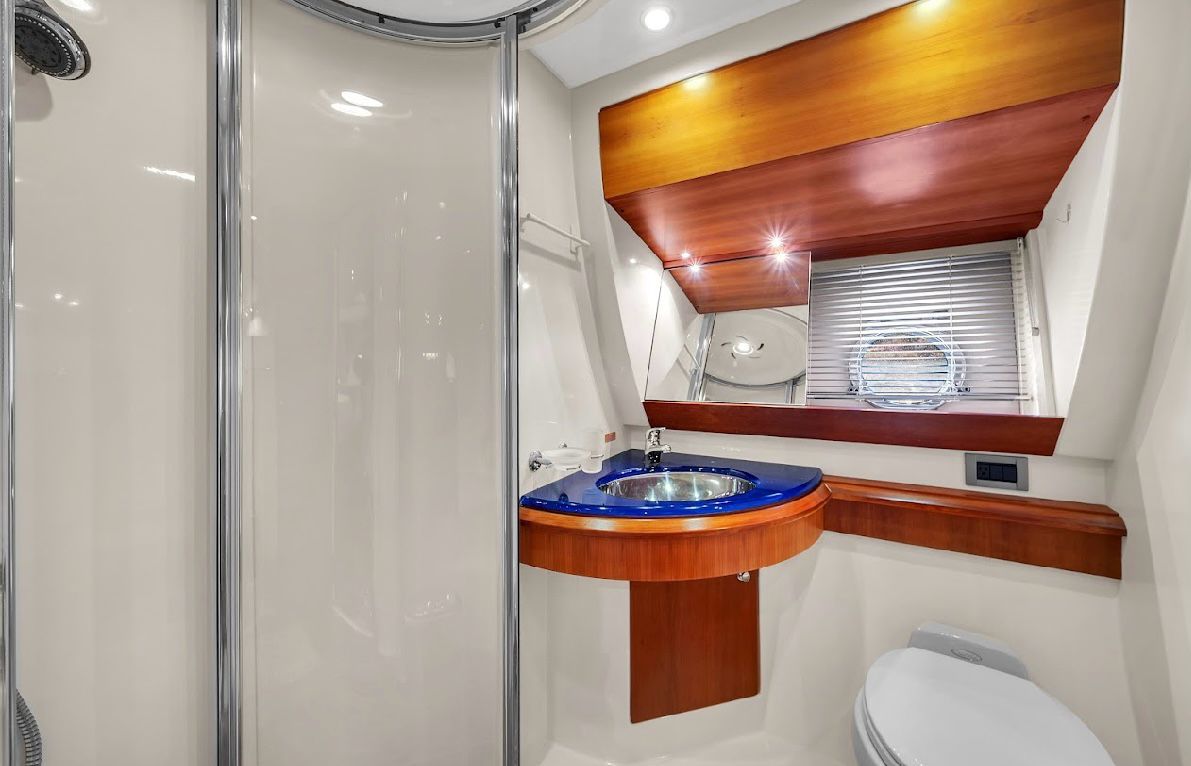 60ft Azimut White