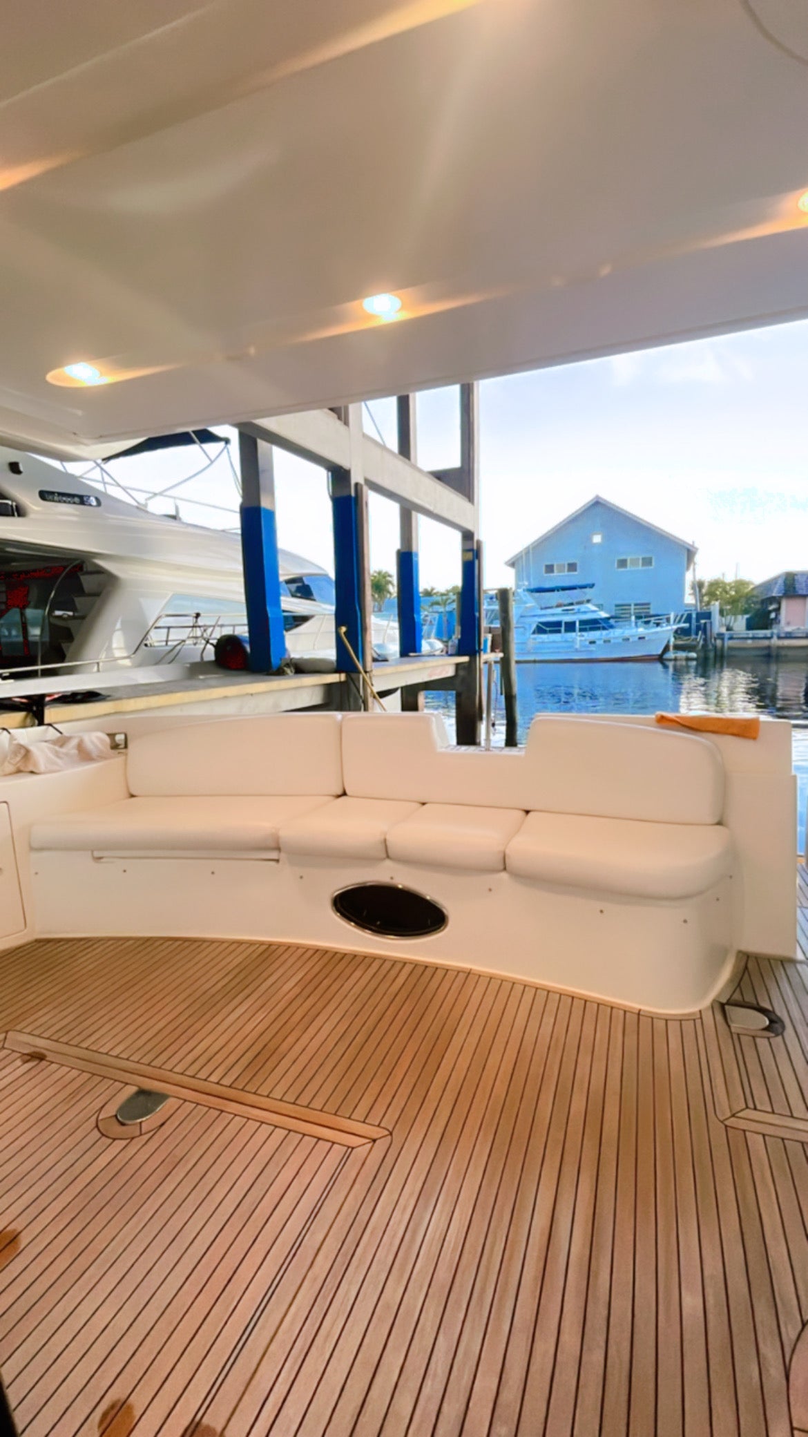 60ft Azimut DV