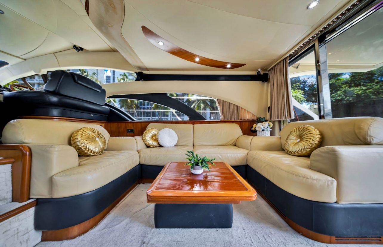 60ft Azimut Pink