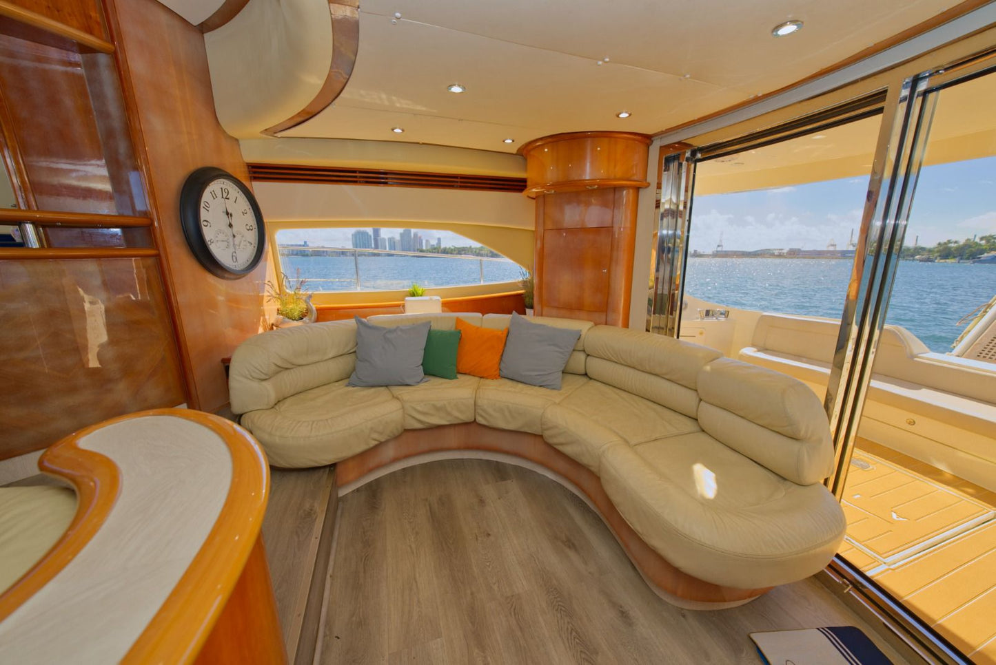 65ft Aicon
