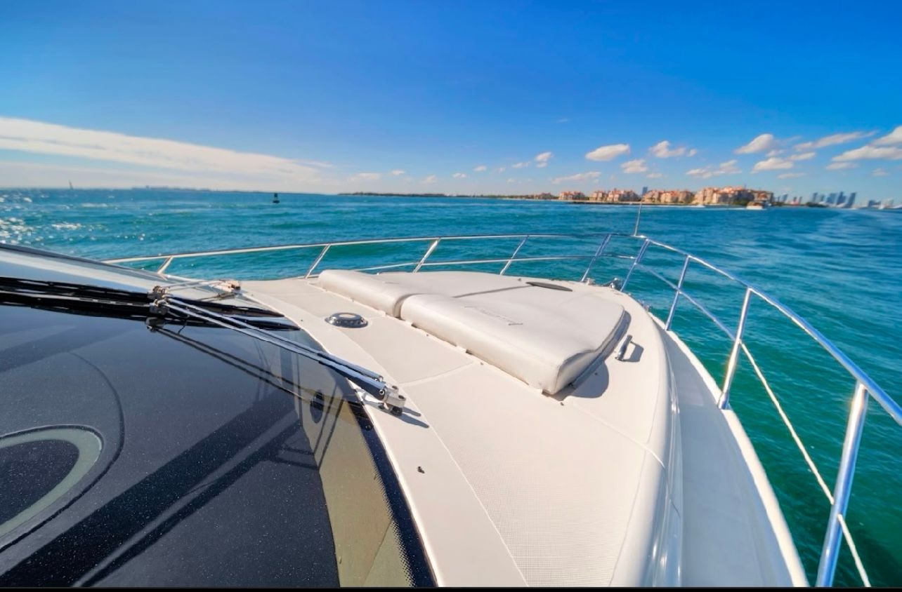 60ft Azimut White
