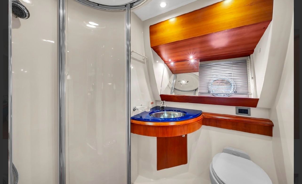 60ft Azimut White