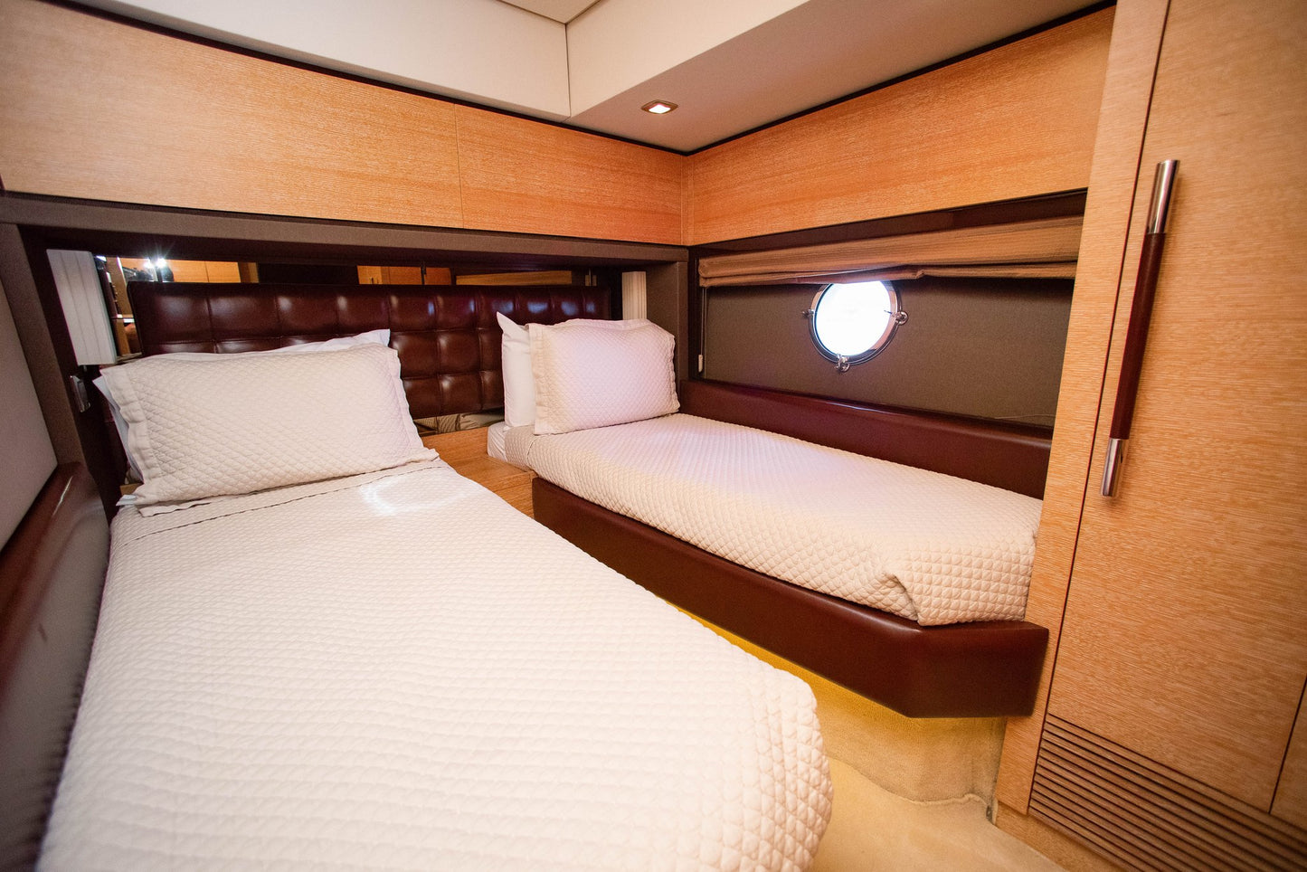 70ft Azimut 211