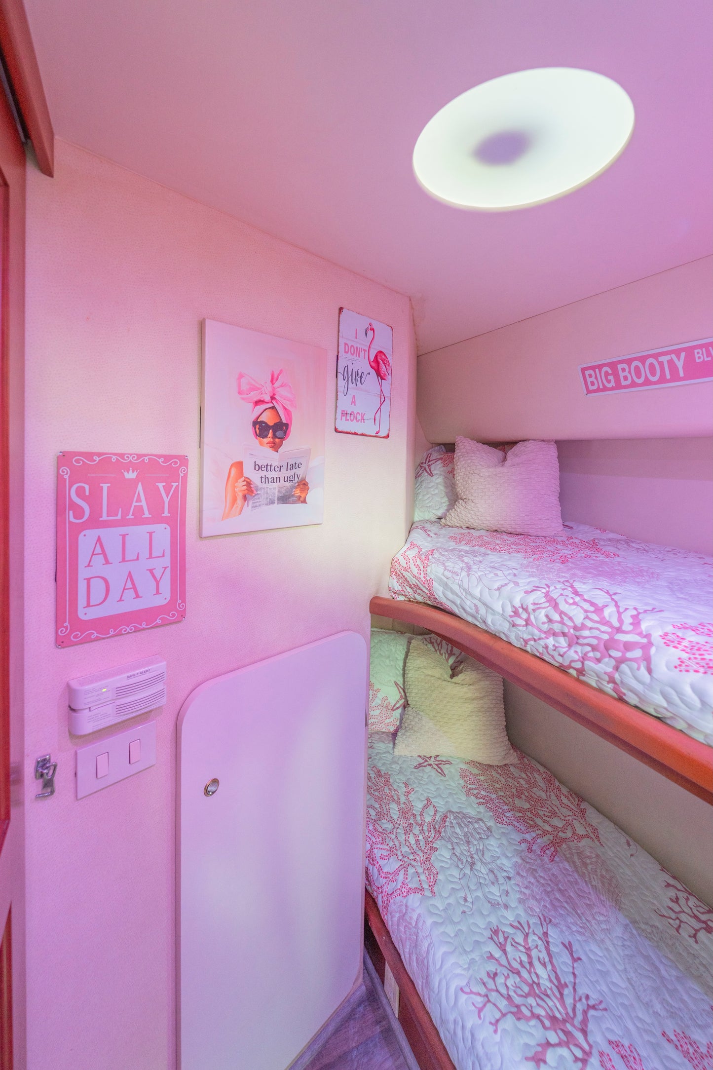 50' Lady Pink