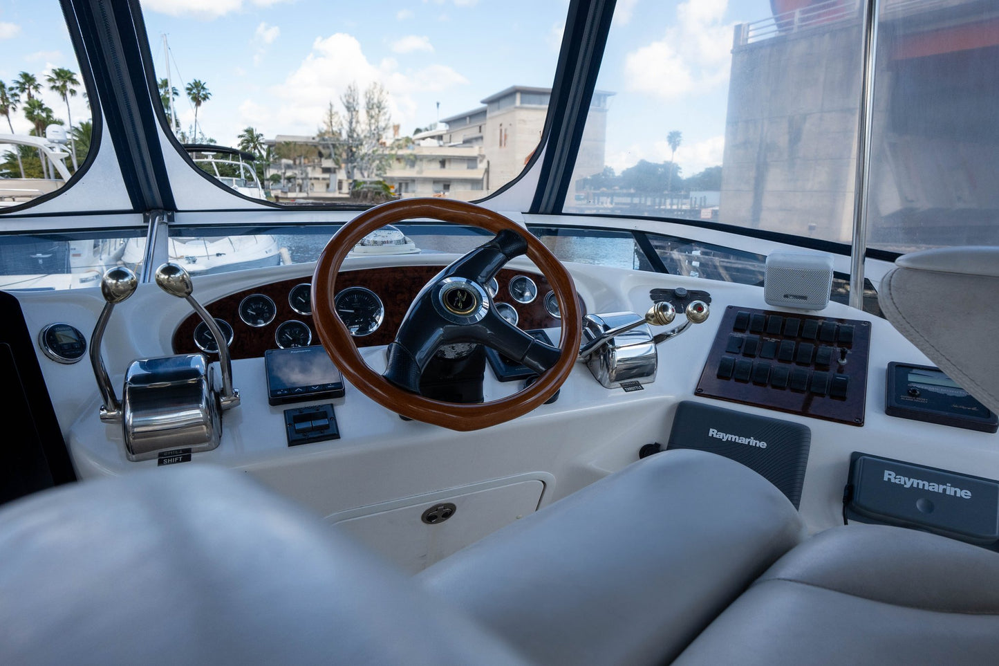 50ft Sea Ray Liv