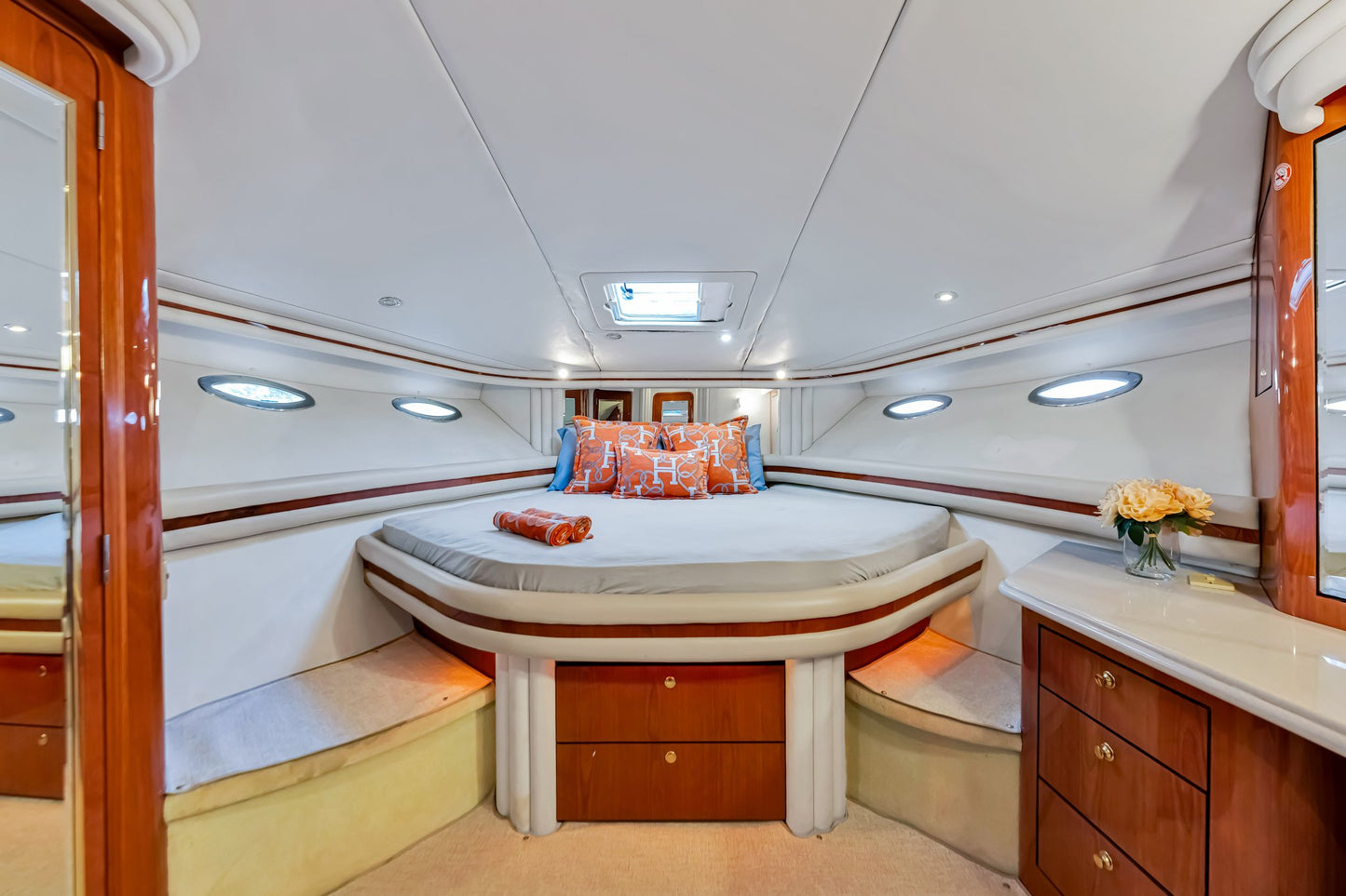 65ft Sea Ray Liv