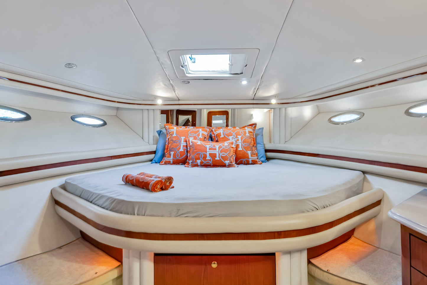 65ft Sea Ray Liv
