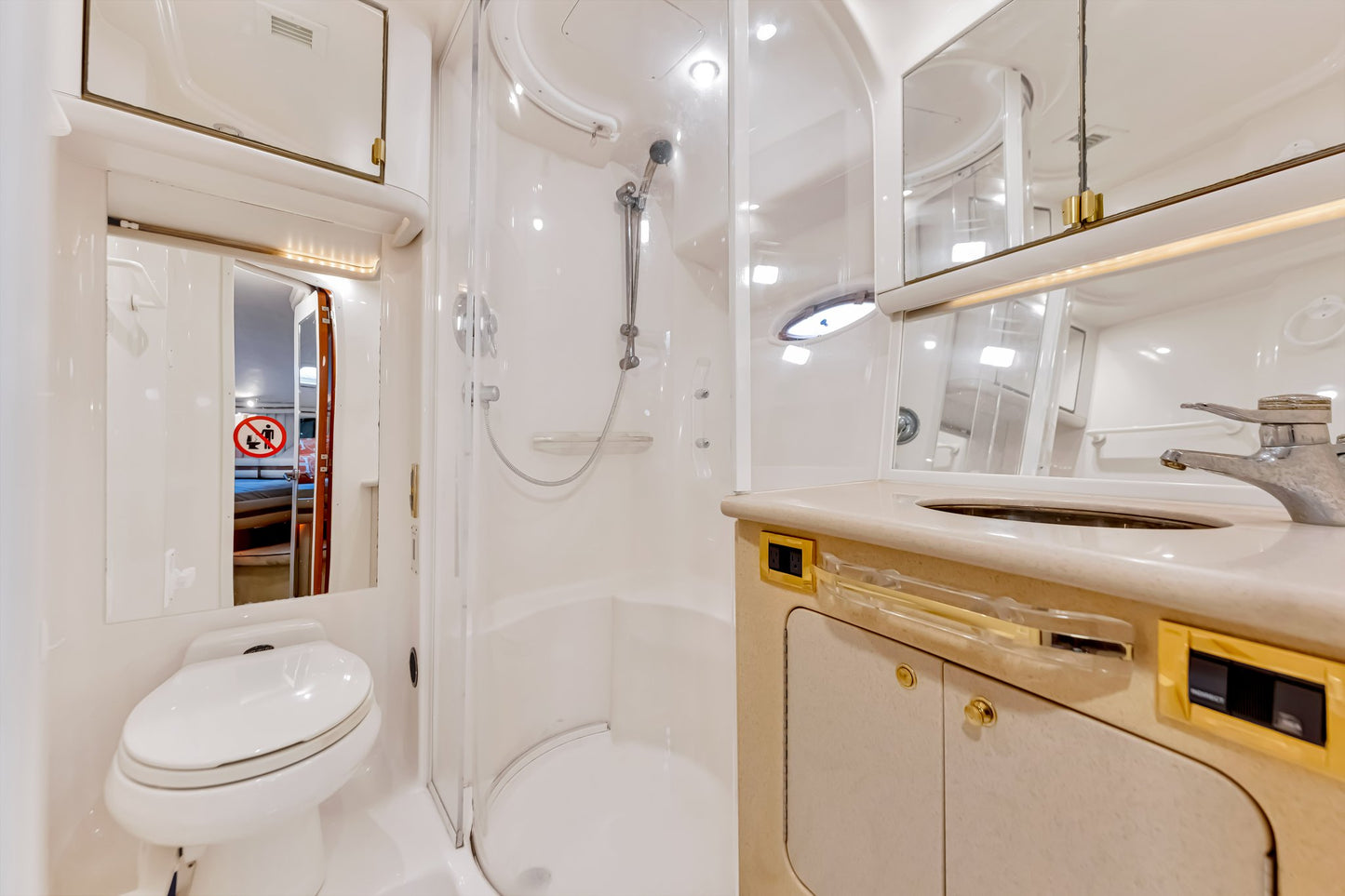 65ft Sea Ray Liv