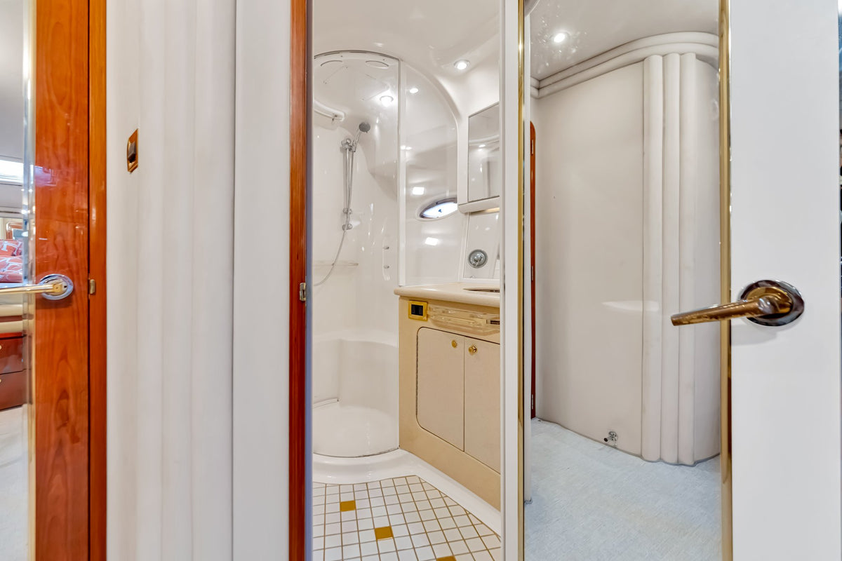 65ft Sea Ray Liv