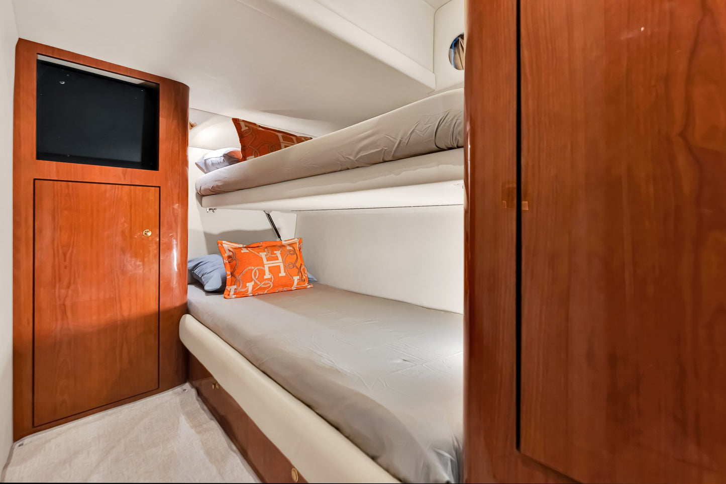 65ft Sea Ray Liv