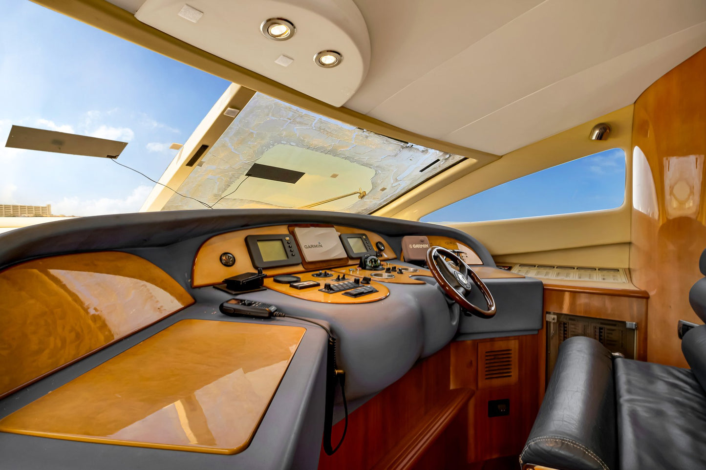 70ft Aicon