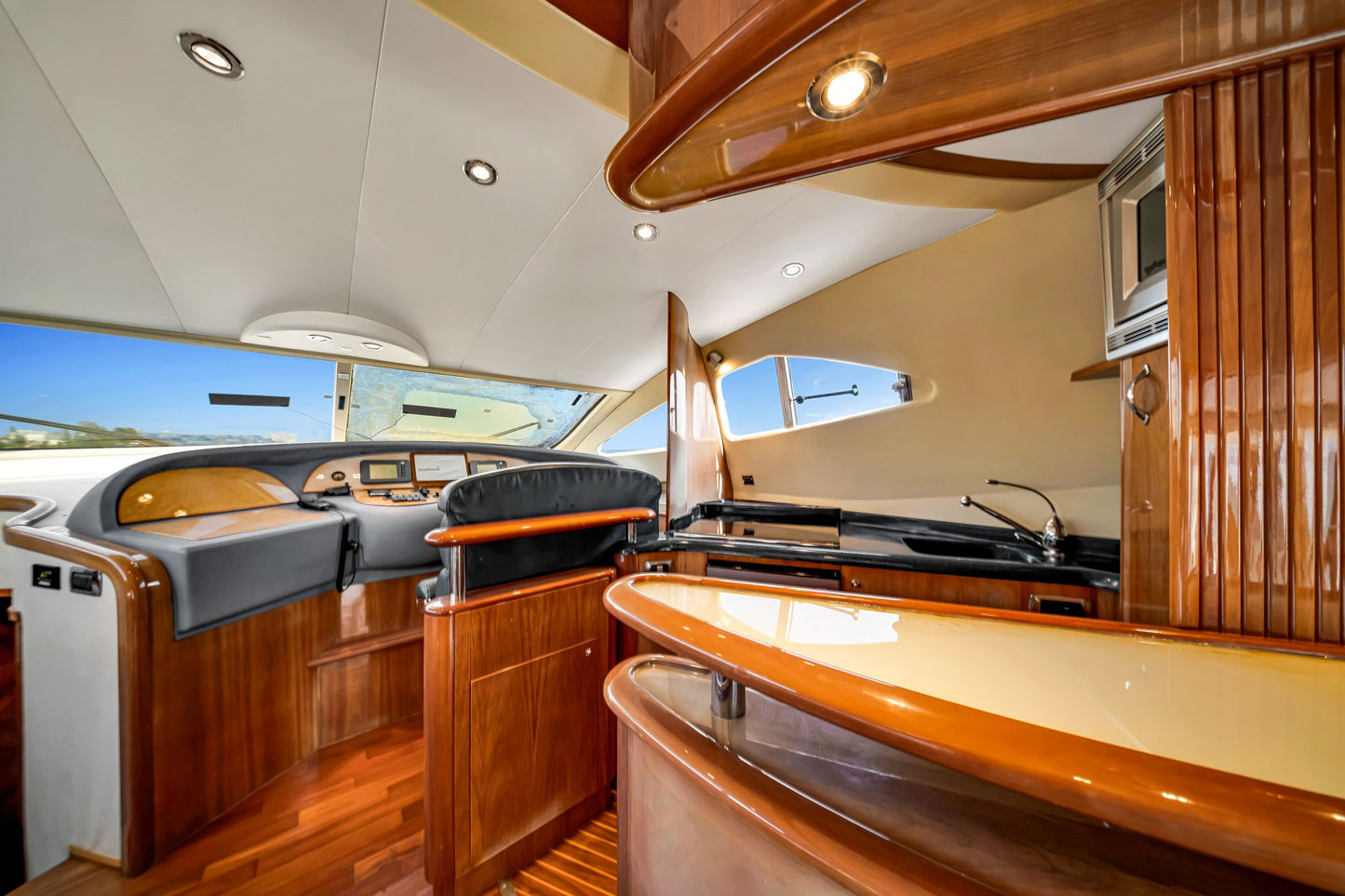 70ft Aicon