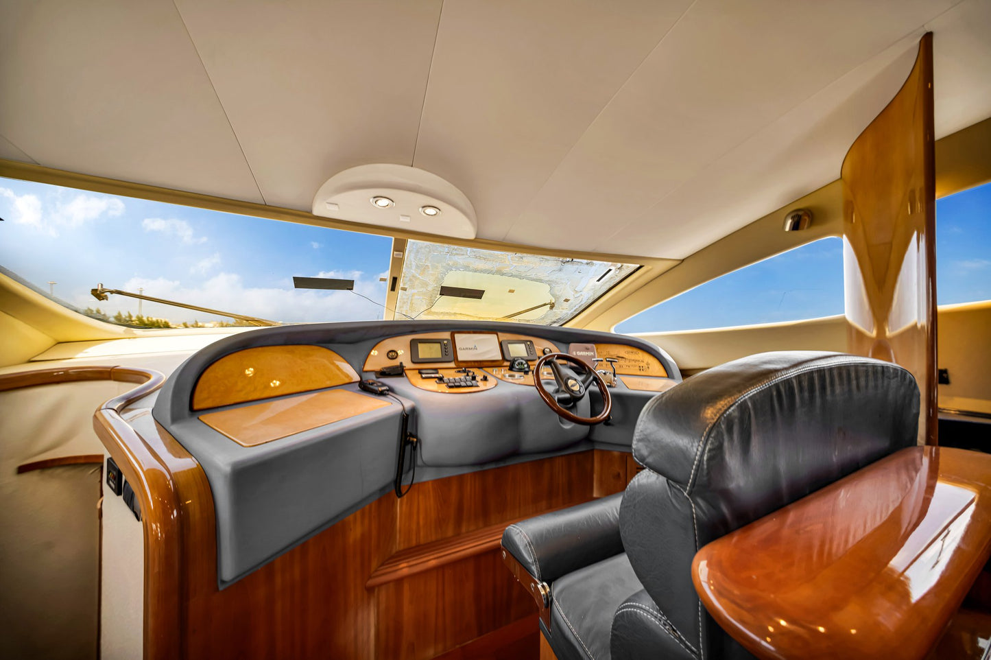 70ft Aicon