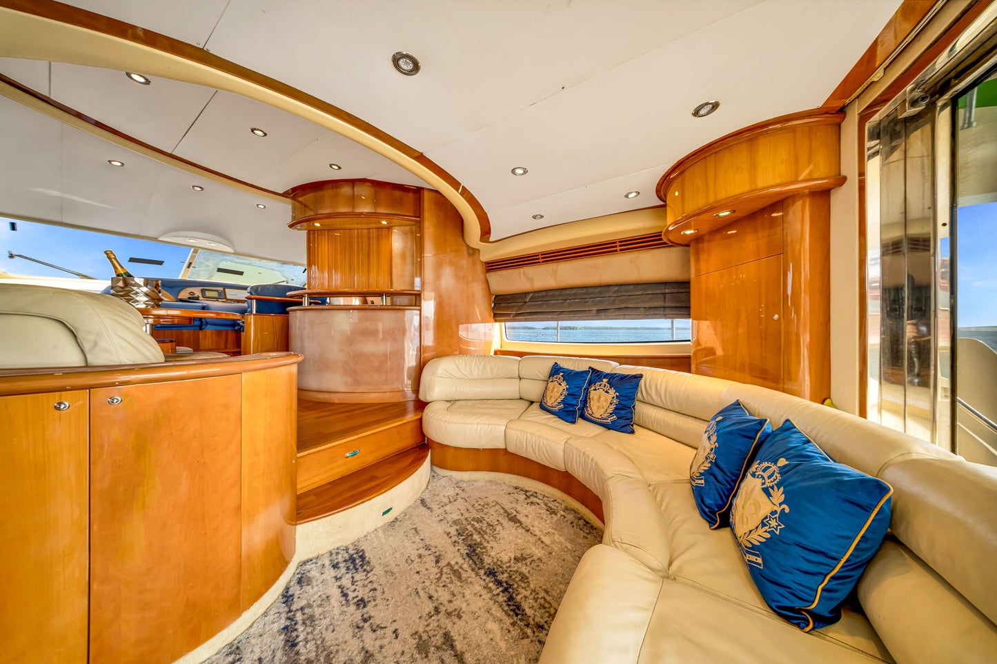 70ft Aicon