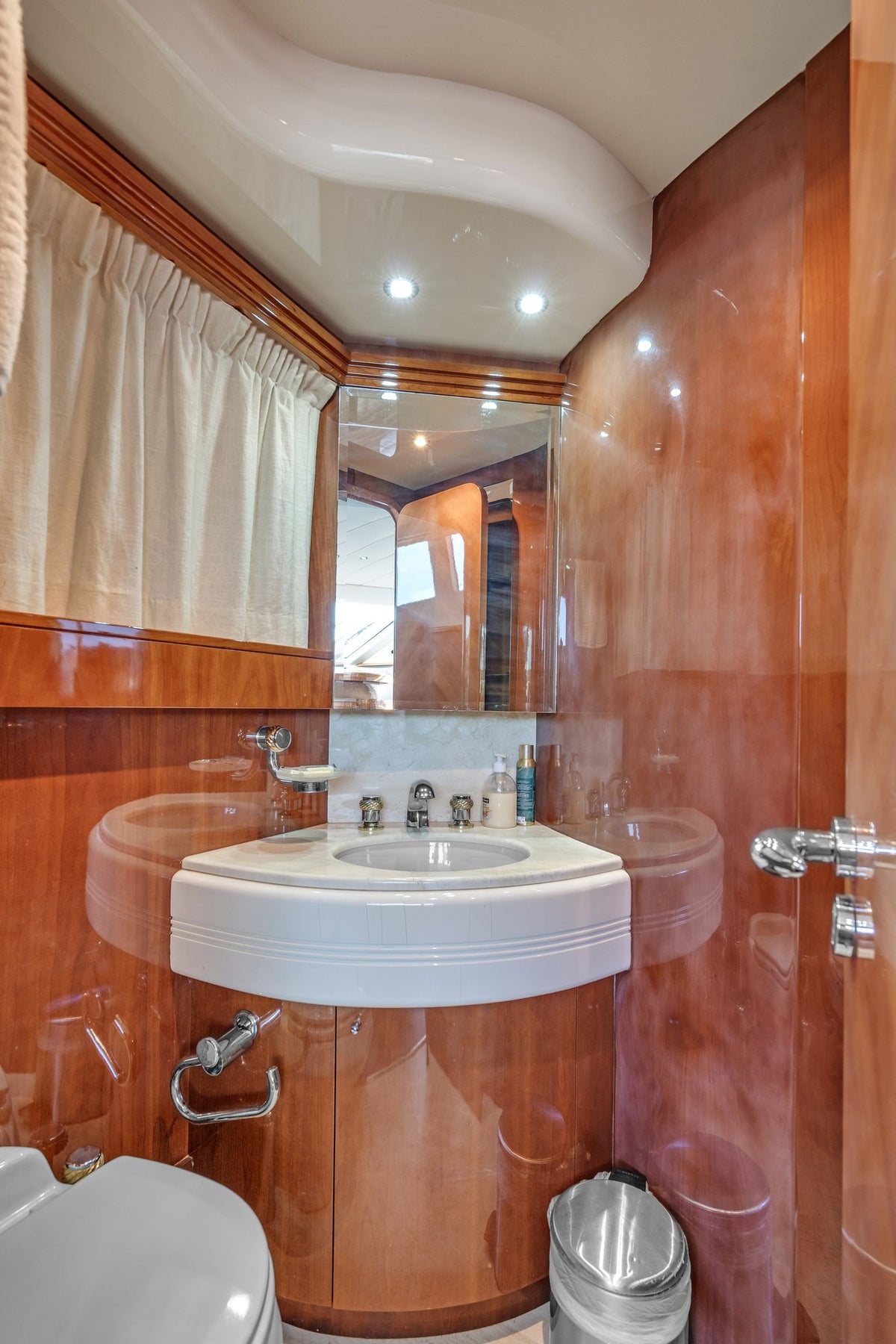 90ft Azimut