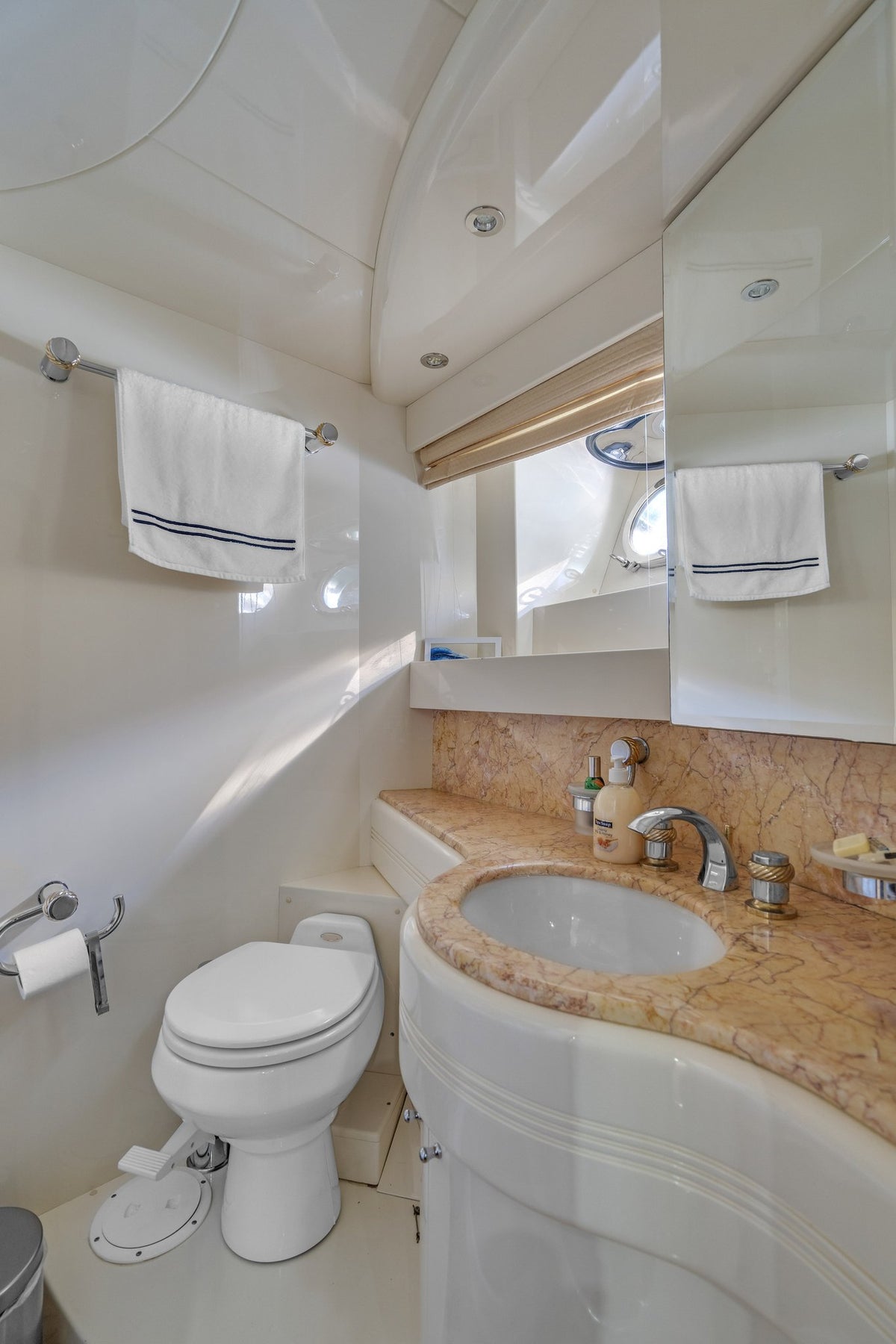 90ft Azimut