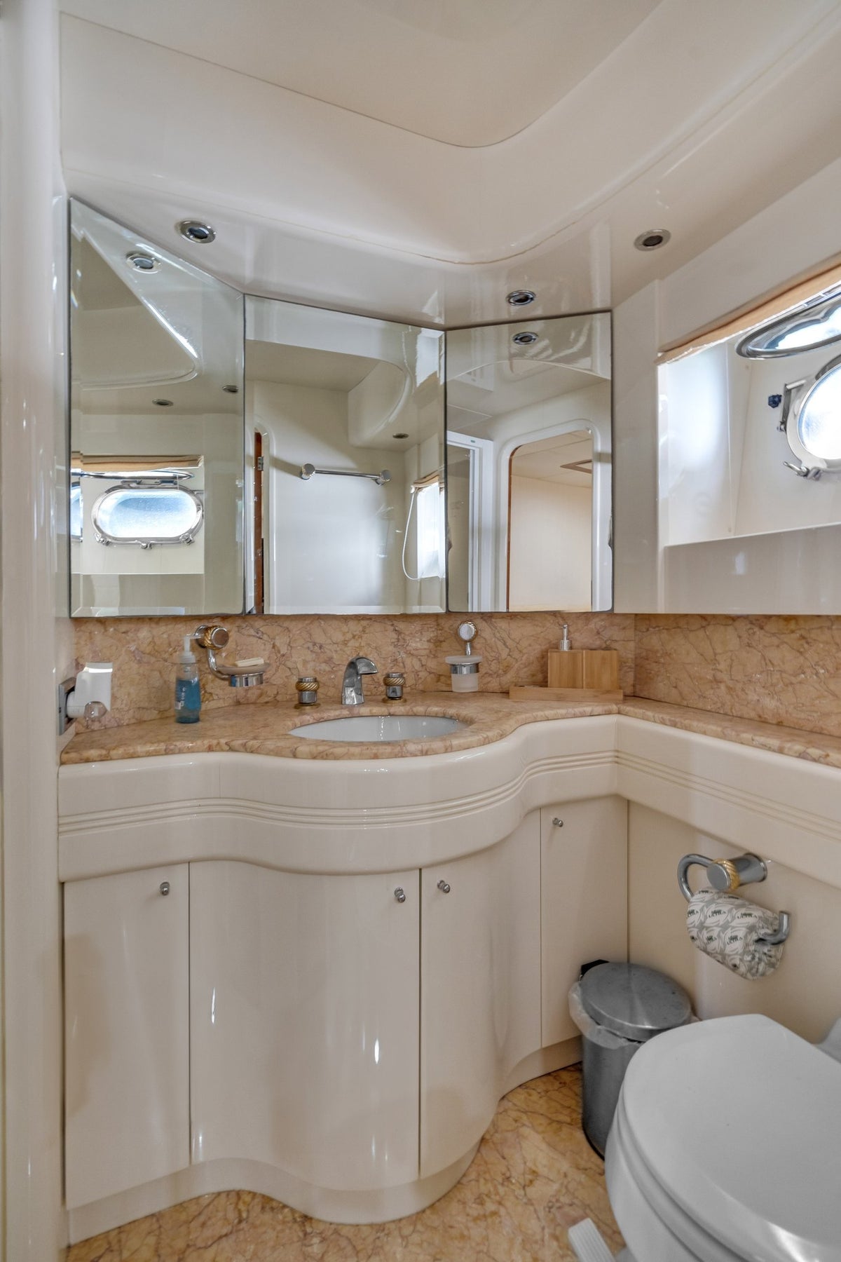 90ft Azimut
