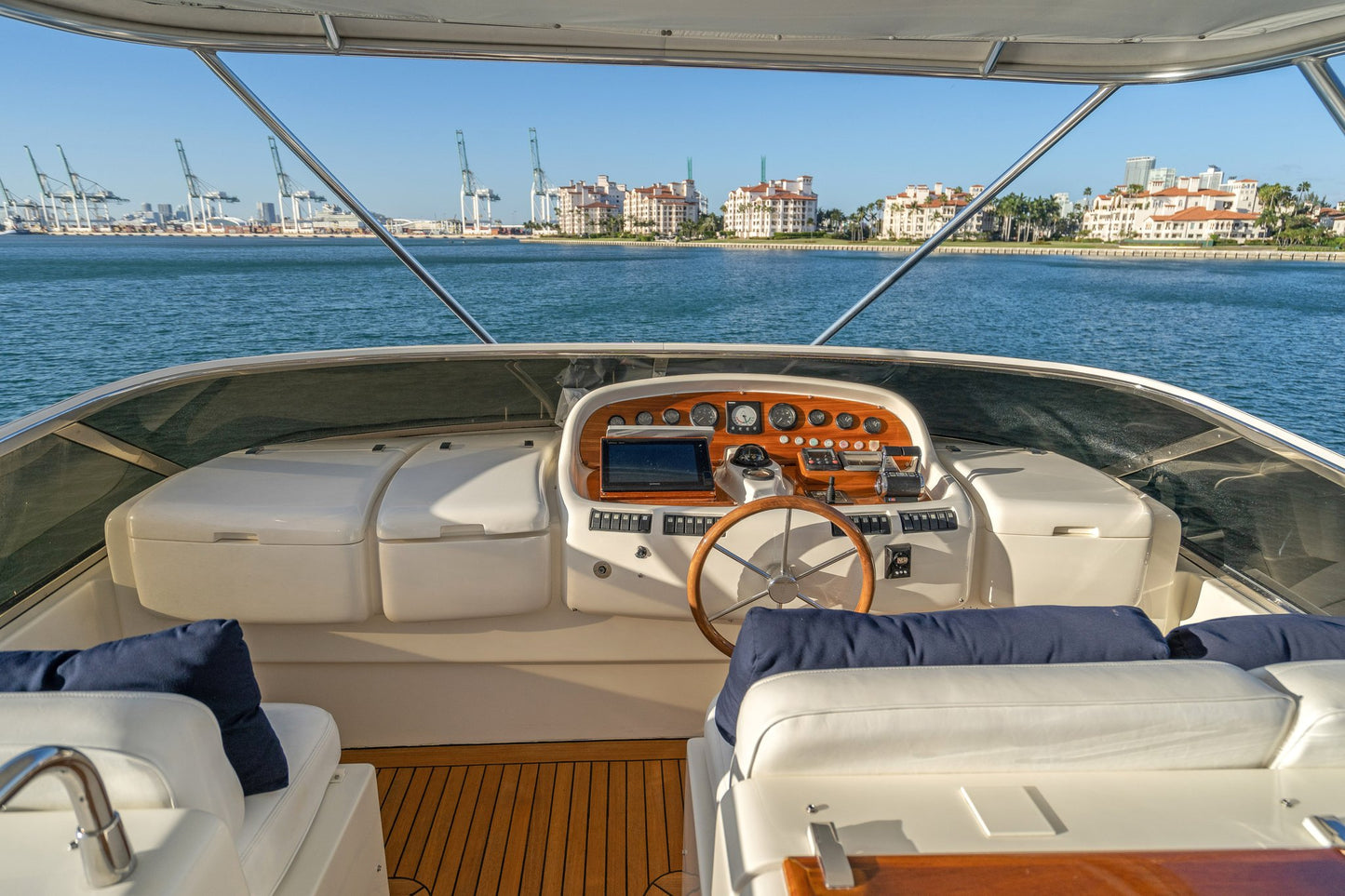 90ft Azimut