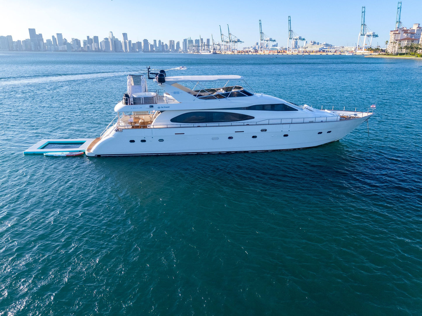 90ft Azimut
