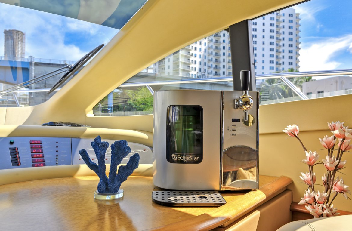 70ft Azimut DV