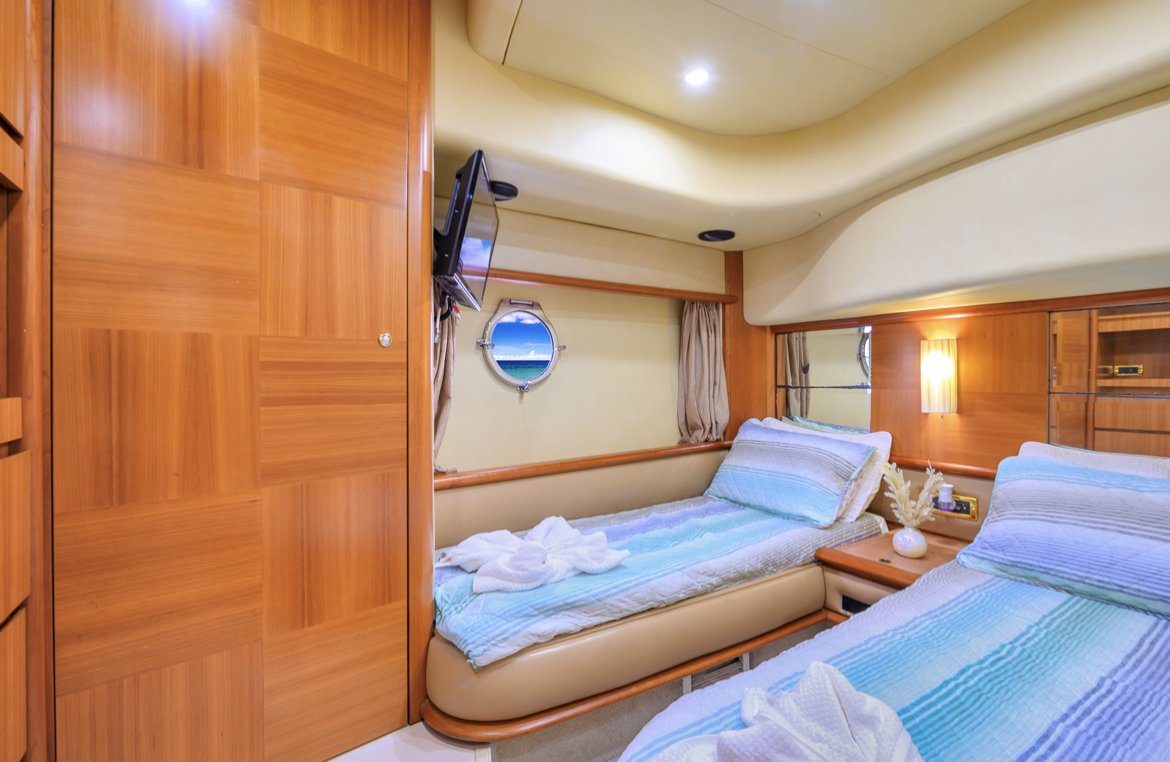 70ft Azimut DV