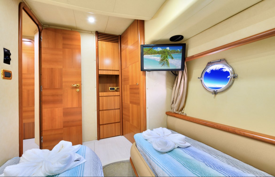 70ft Azimut DV