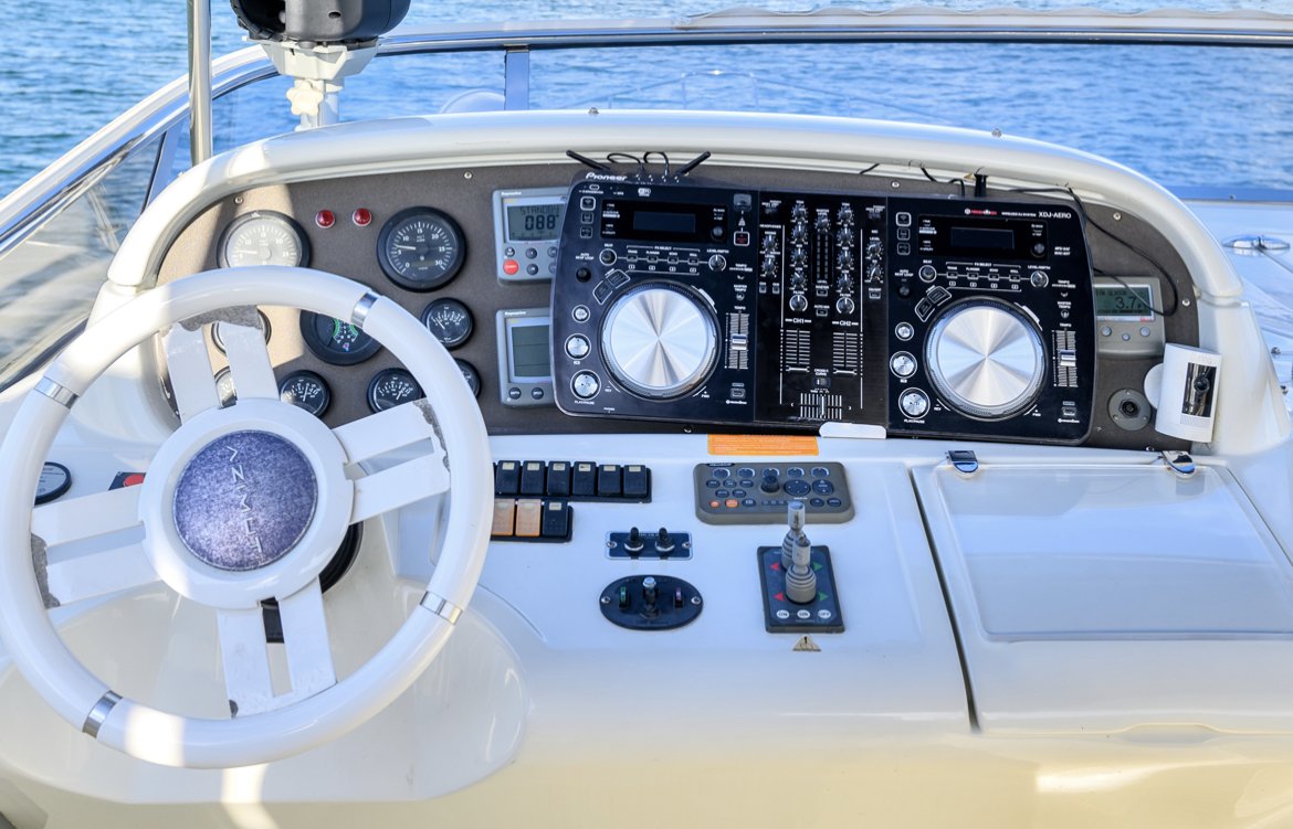 70ft Azimut DV