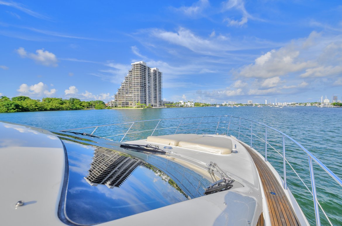 70ft Azimut DV