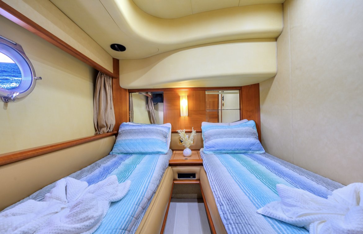 70ft Azimut DV