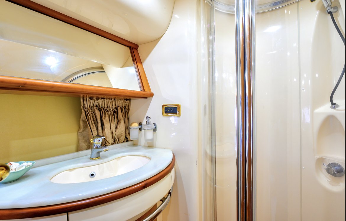 70ft Azimut DV