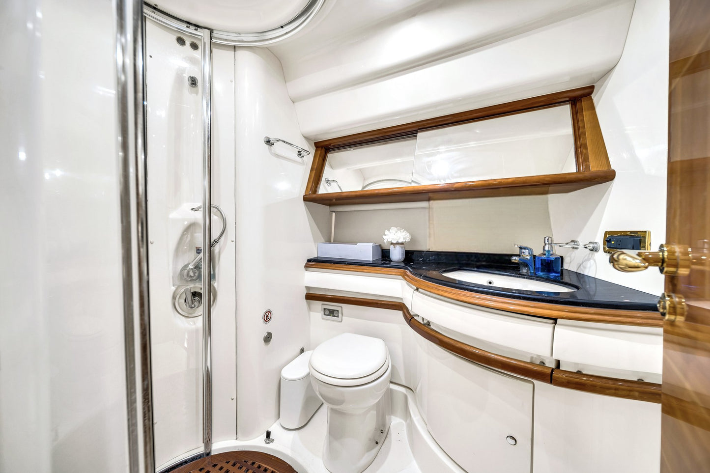 65ft Azimut DV