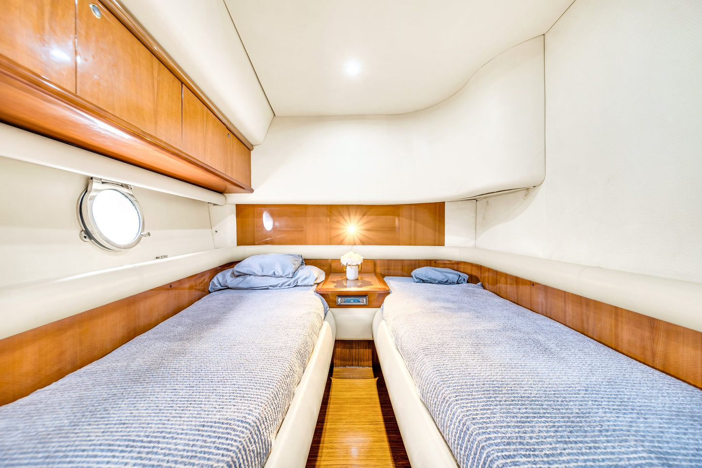 65ft Azimut DV