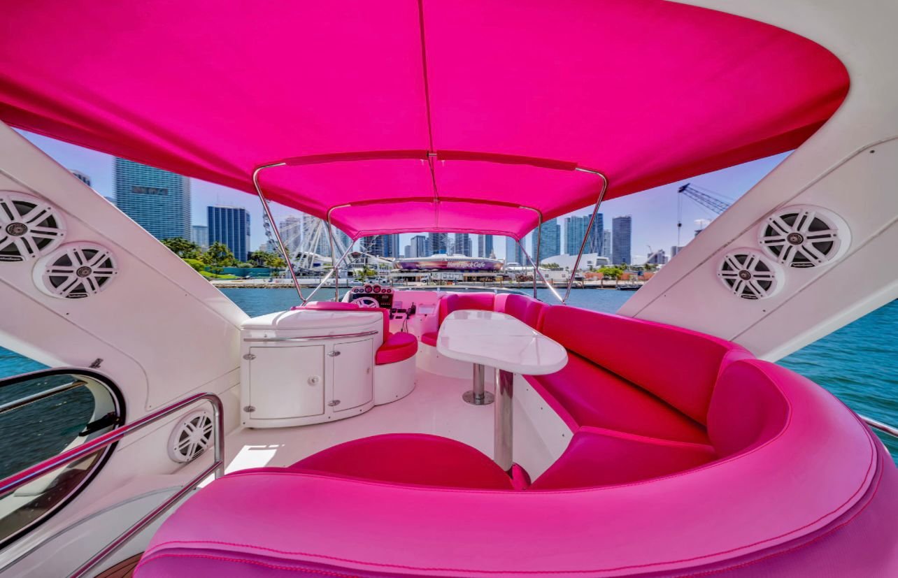 60ft Azimut Pink