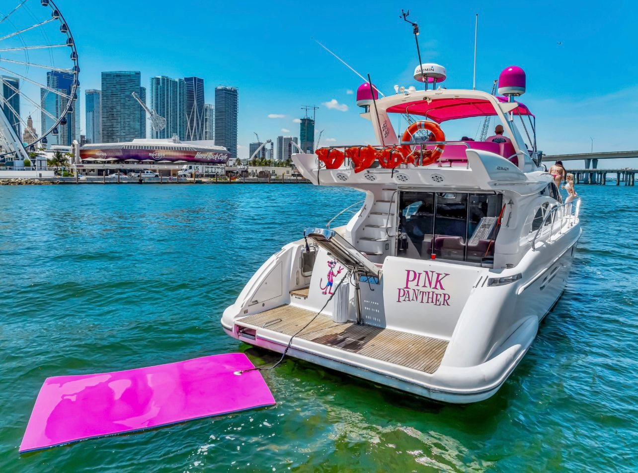60ft Azimut Pink