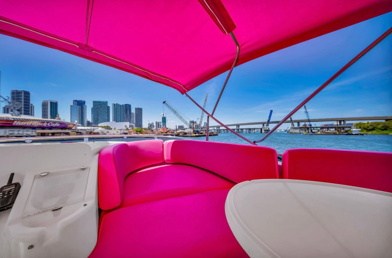 60ft Azimut Pink