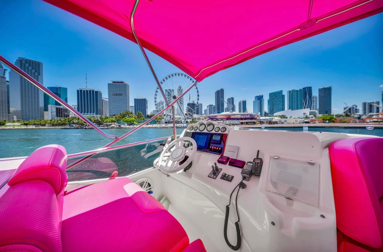 60ft Azimut Pink