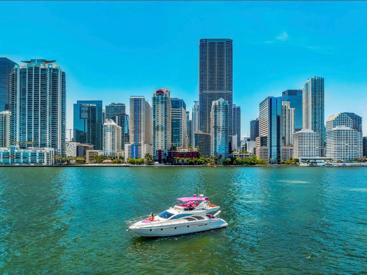 60ft Azimut Pink