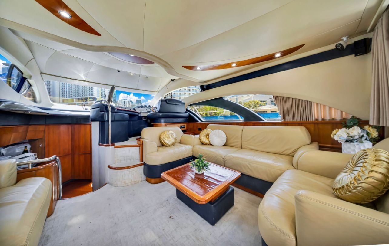 60ft Azimut Pink