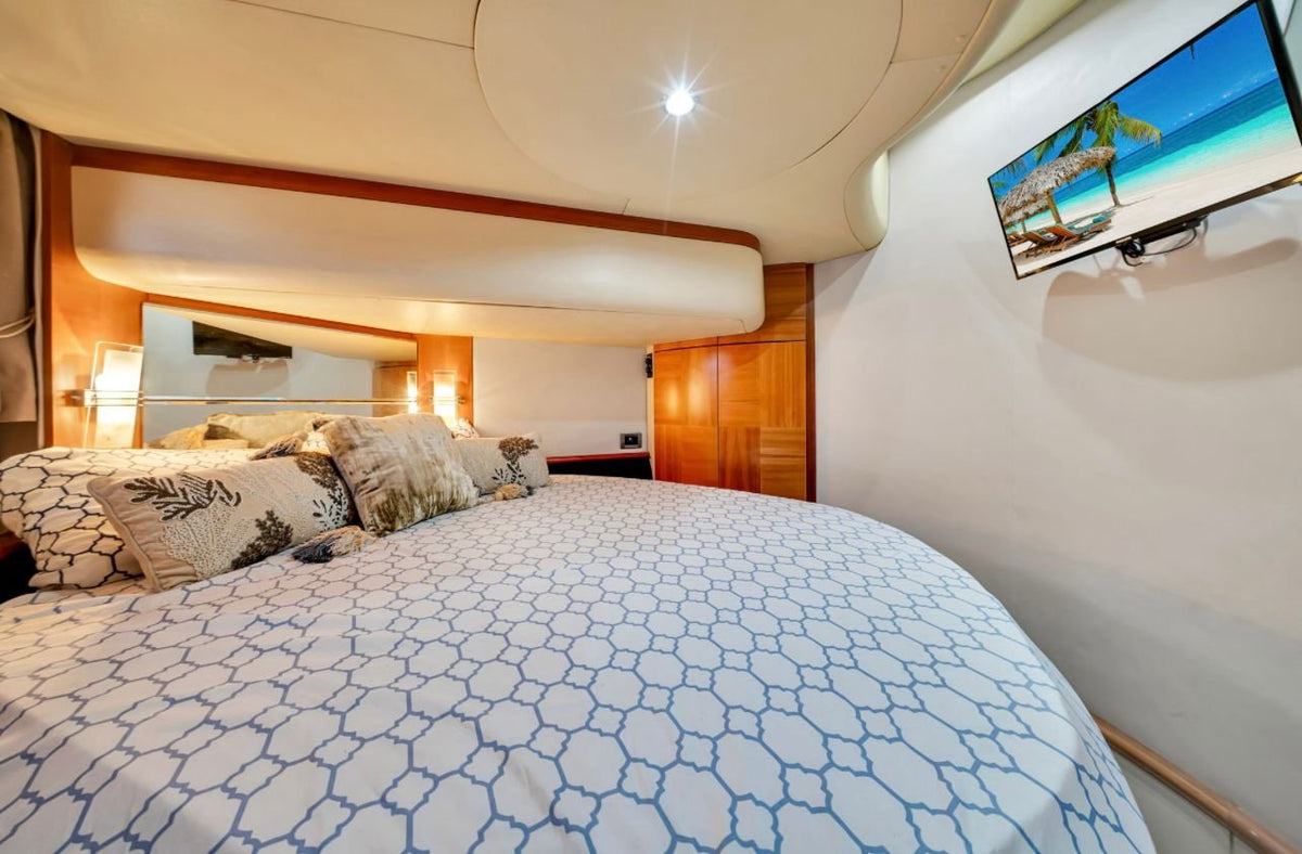 60ft Azimut Pink