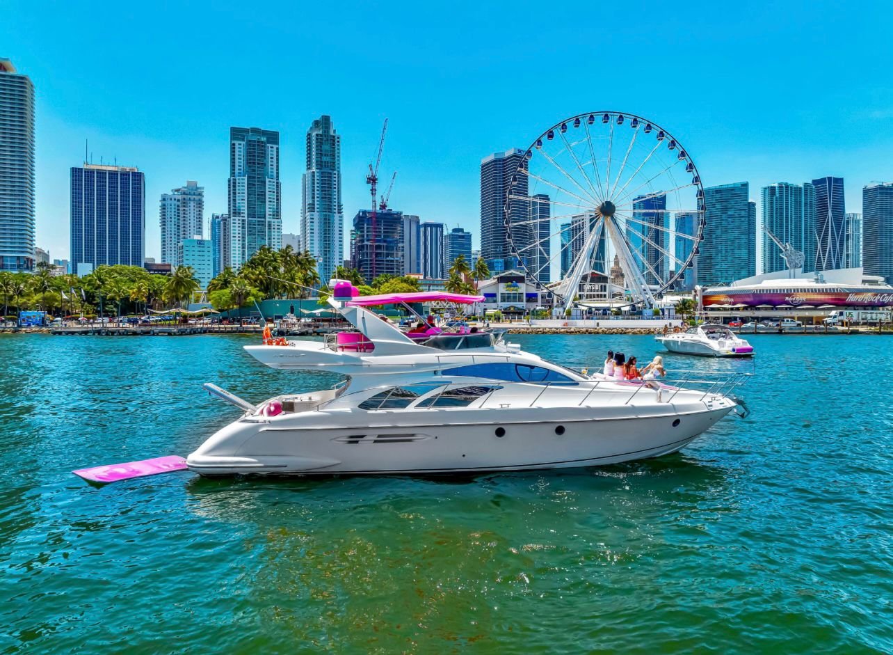 60ft Azimut Pink