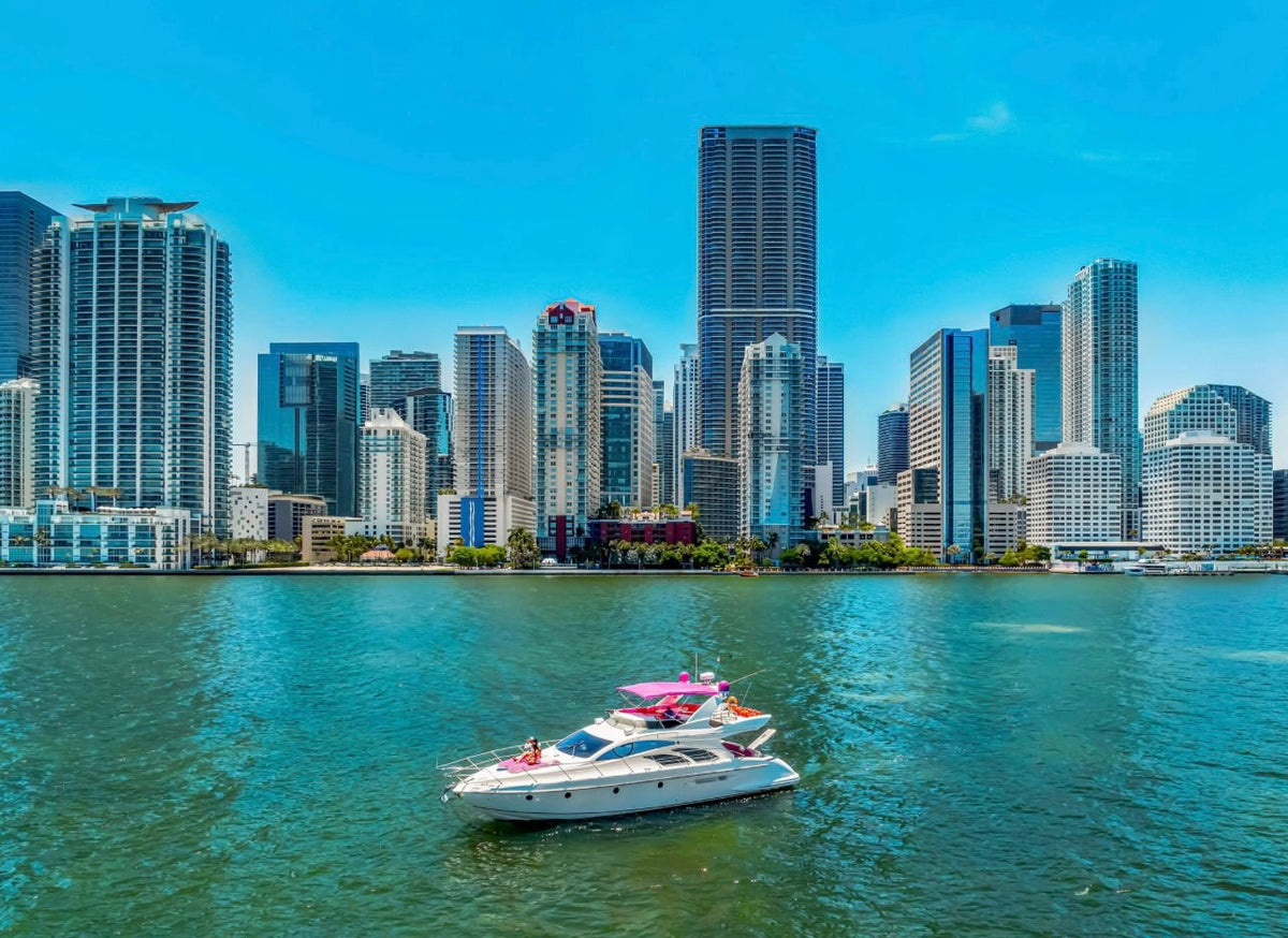 60ft Azimut Pink