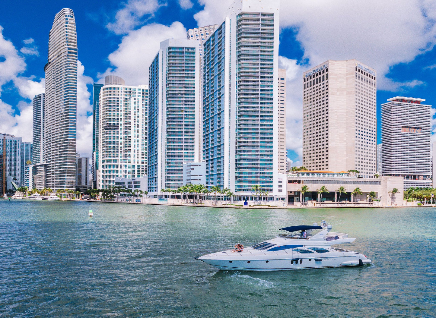 65ft Azimut Sea La Vie
