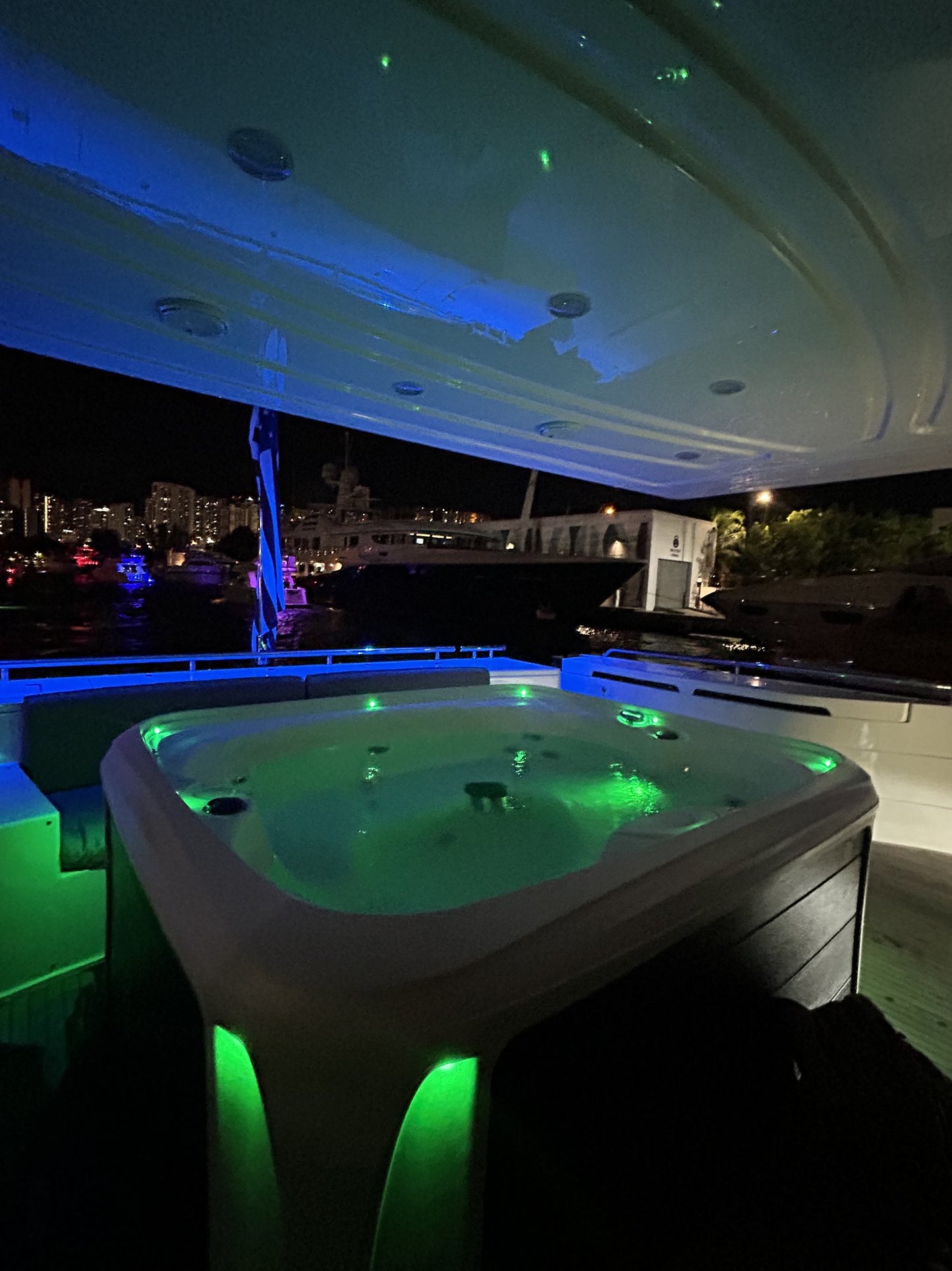 85ft Ferretti Destiny