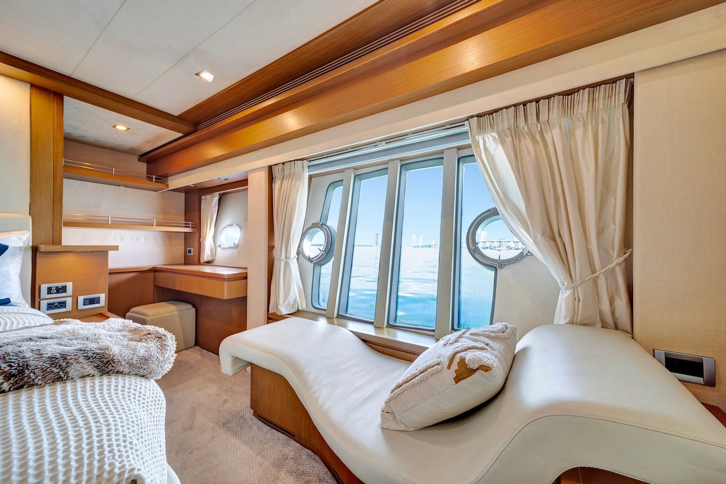 85ft Ferretti Destiny