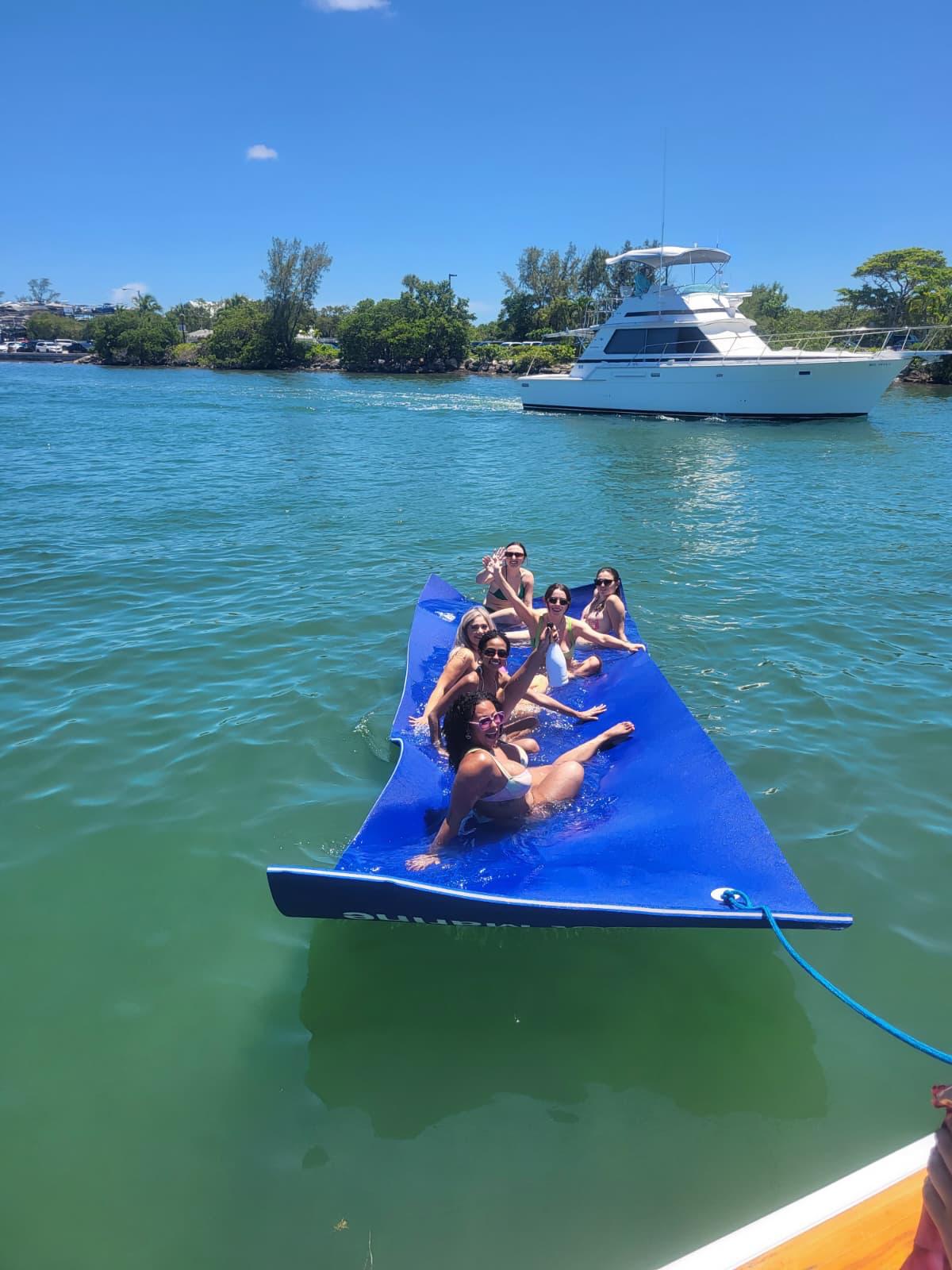 42ft Sirena (NYE Fireworks Show)