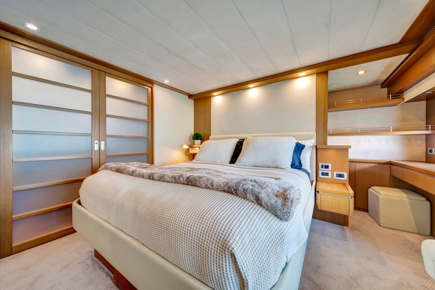 85ft Ferreti Destiny (NYE Fireworks Show)