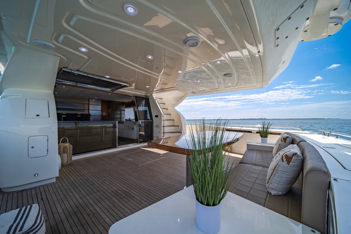 85ft Ferreti Destiny (NYE Fireworks Show)