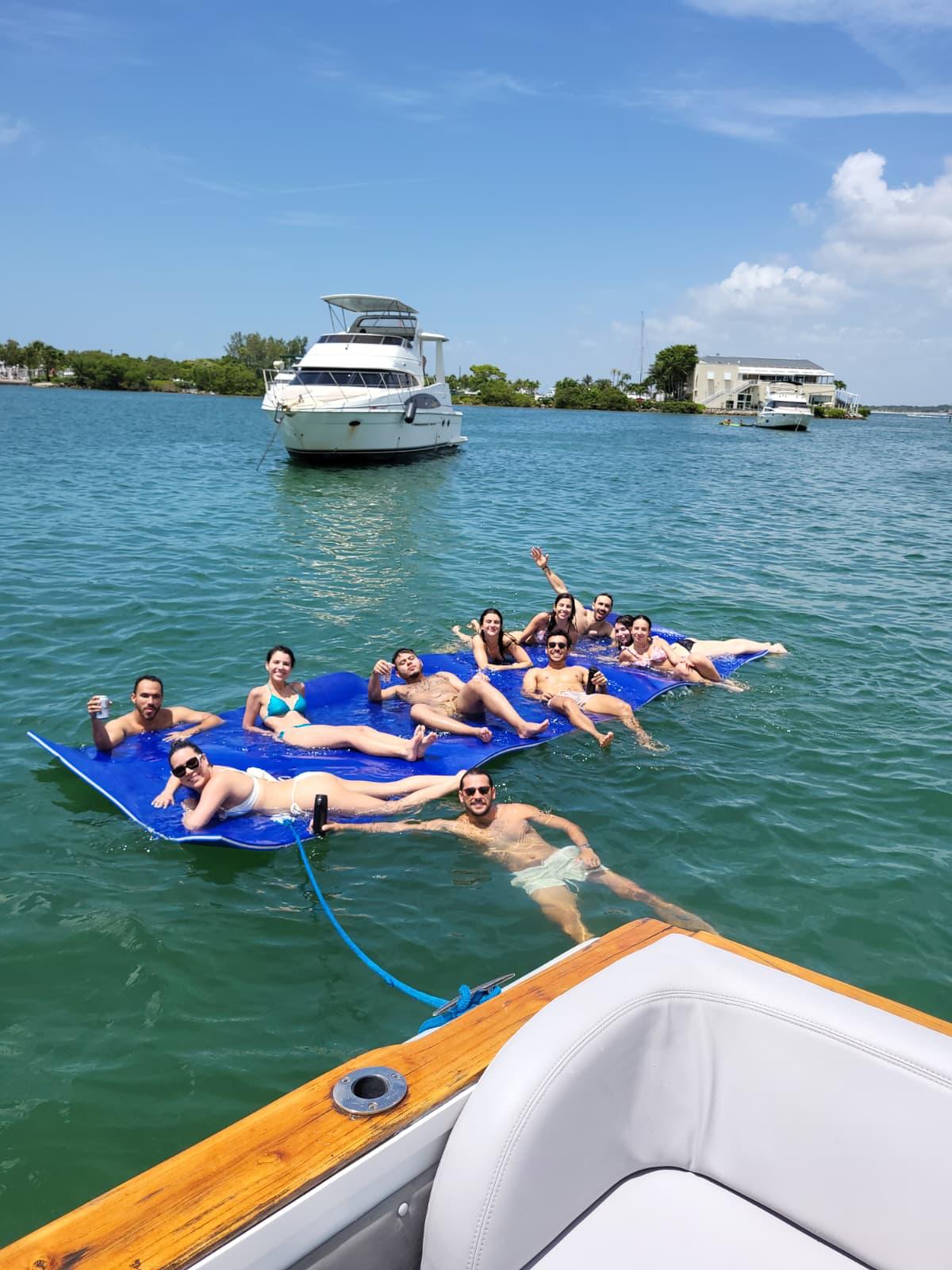 42ft Sirena (NYE Fireworks Show)